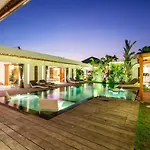 Seminyak 5 Bd Villa Avec Chill-Out Extrieur